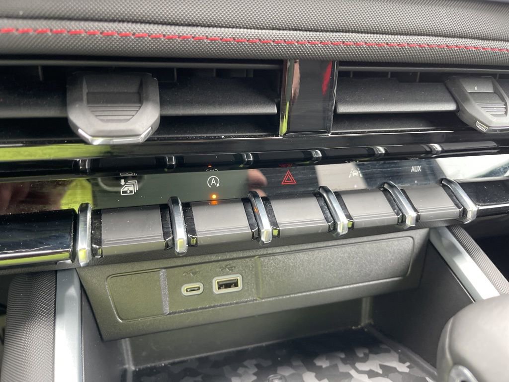 Used 2025 Chevrolet Colorado Z71 w/ Midnight Edition image 35