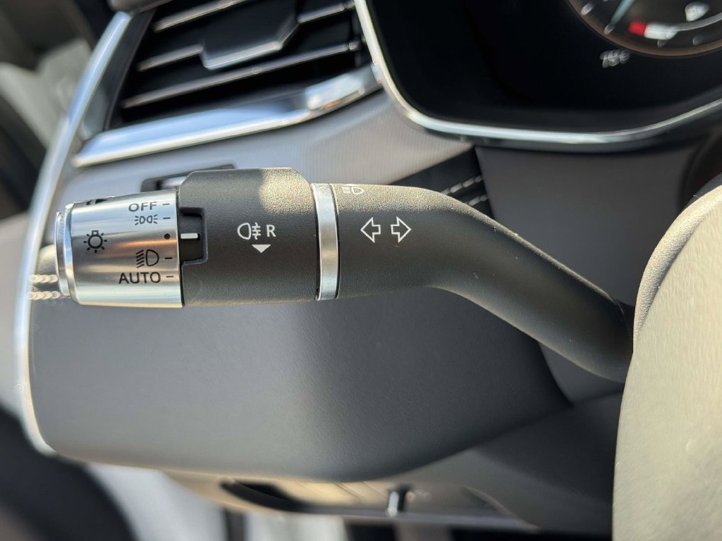 Used 2021 Jaguar XF R-Dynamic SE AWD/4WD image 24