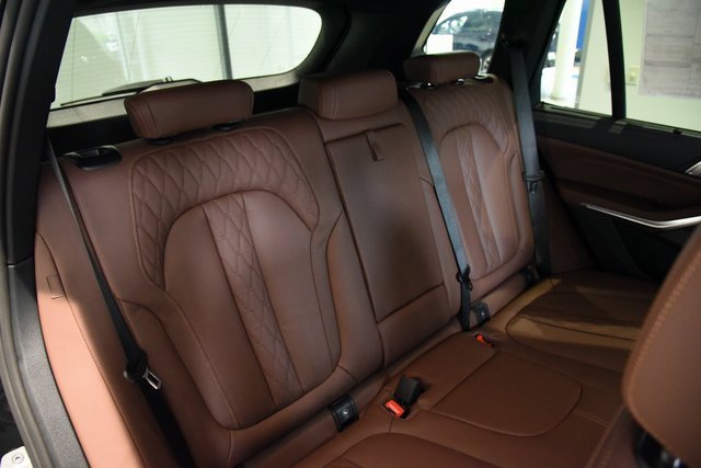 New 2026 BMW X5 xDrive50e w/ Executive Package image 21