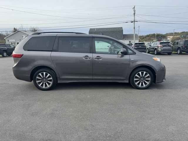 Used 2020 Toyota Sienna LE image 4