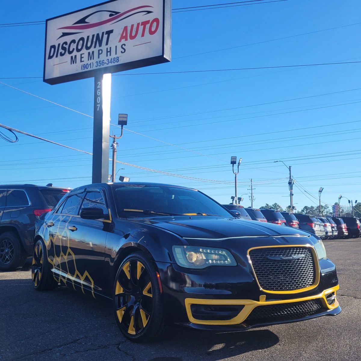Used 2018 Chrysler 300 Touring w/ Driver Convenience Group image 3