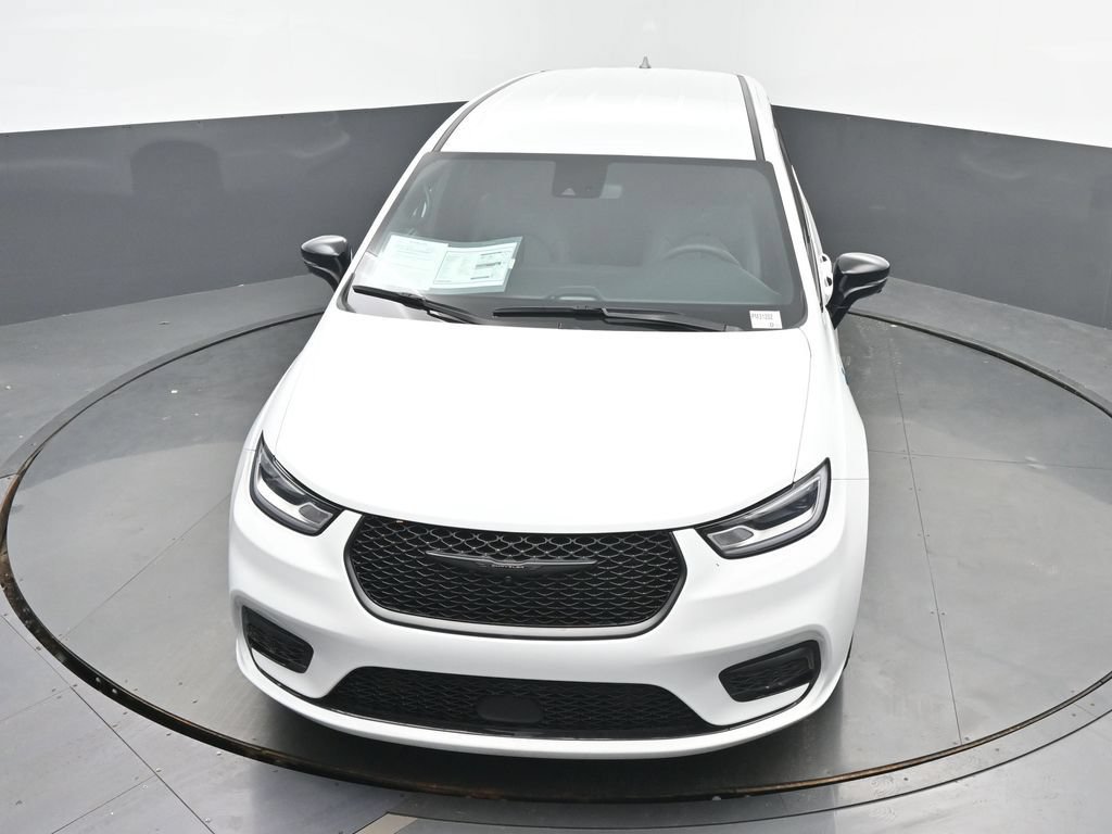 Used 2024 Chrysler Pacifica Limited FWD image 43