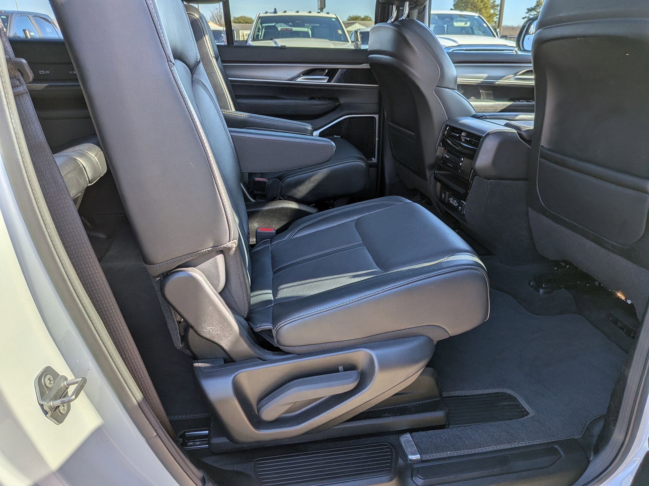 Certified 2025 Jeep Wagoneer Series III w/ Premium Group I image 35