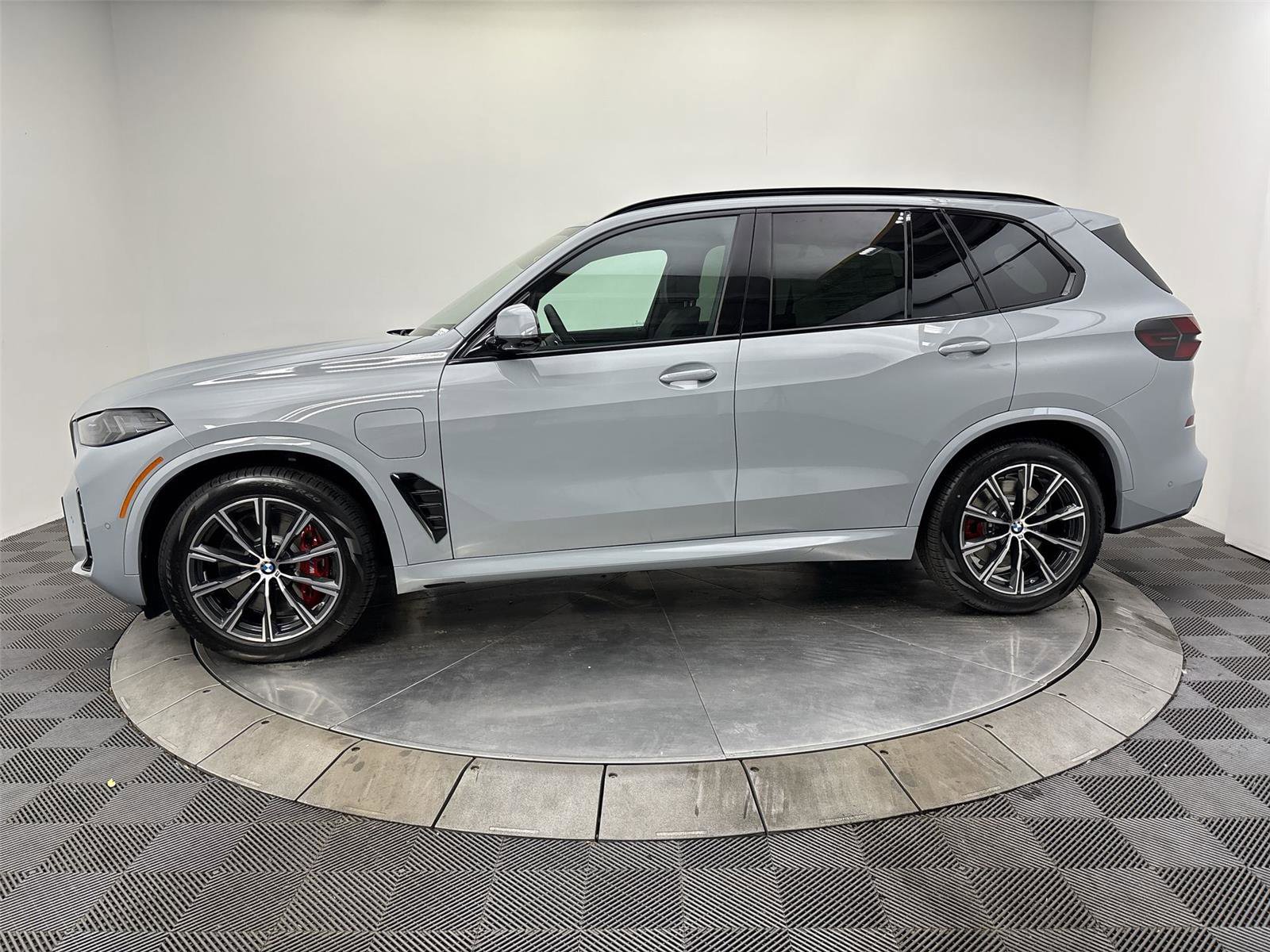 New 2026 BMW X5 xDrive50e AWD/4WD image 16