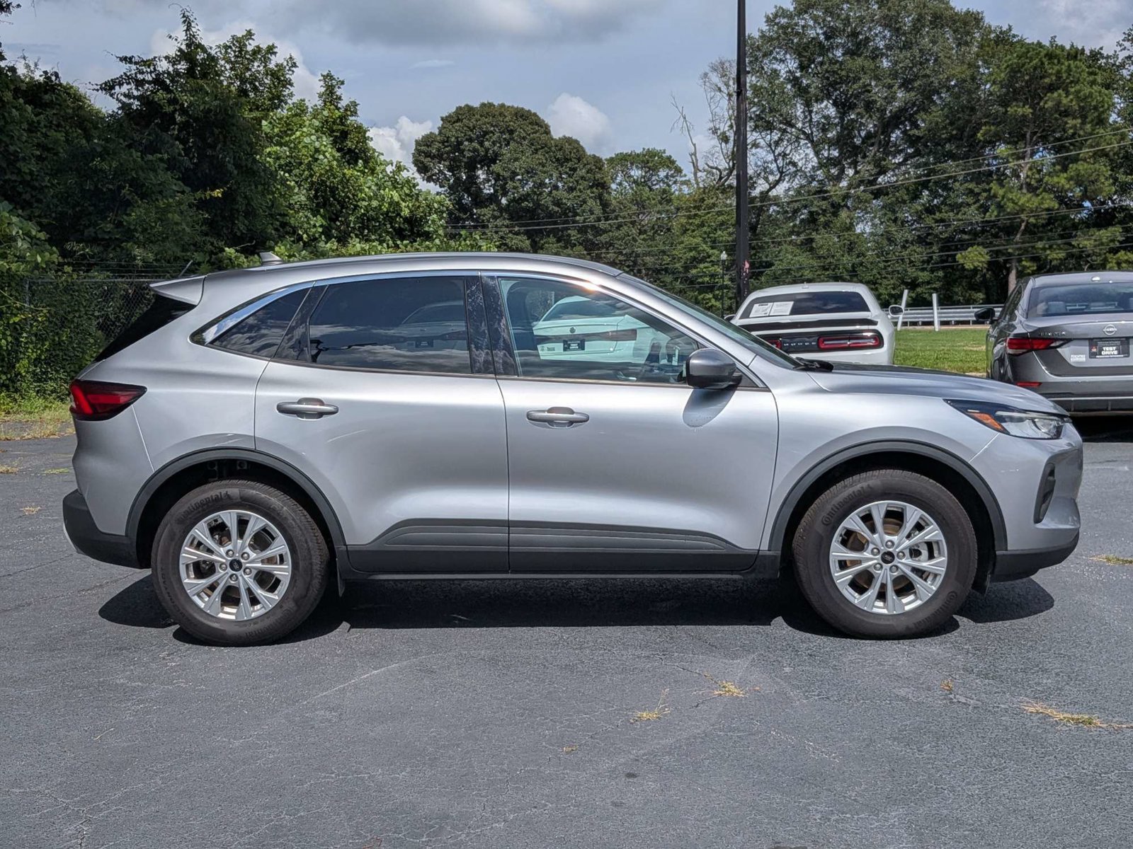 Used 2023 Ford Escape Active w/ Tech Pack #2 AWD/4WD image 3