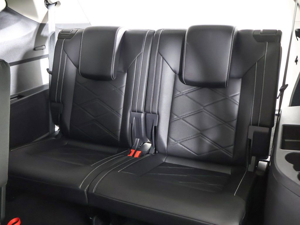 Used 2025 Volkswagen Atlas SE image 36