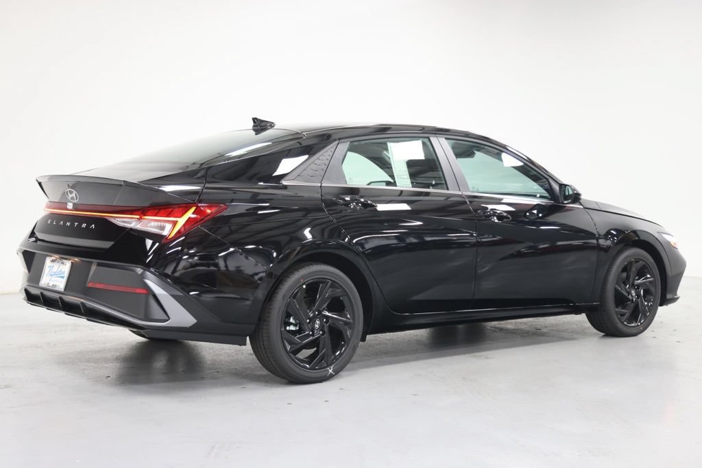 New 2026 Hyundai Elantra SEL Sport Premium FWD image 7