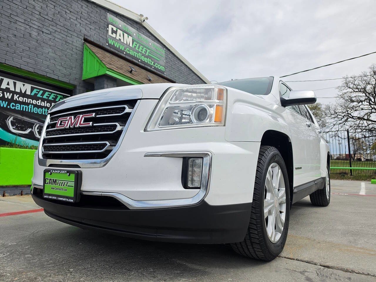 Used 2017 GMC Terrain SLT image 2