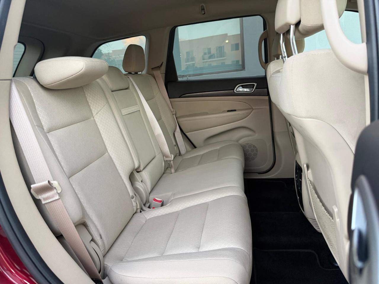 Used 2018 Jeep Grand Cherokee Laredo RWD image 16