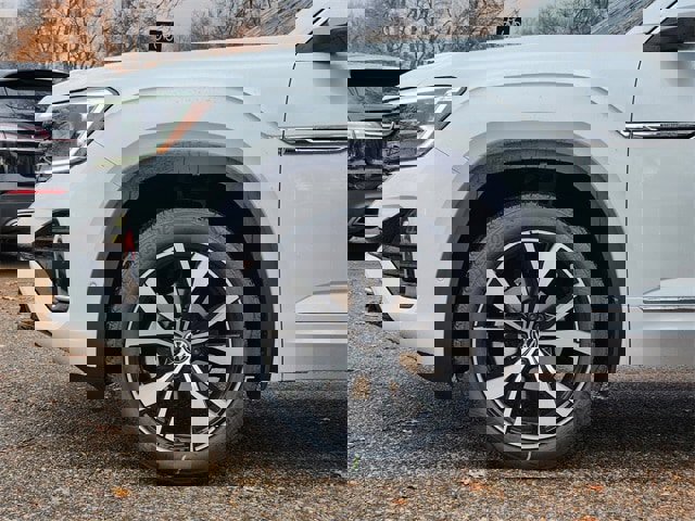 New 2026 Volkswagen Atlas Cross Sport SEL Premium R-Line image 9