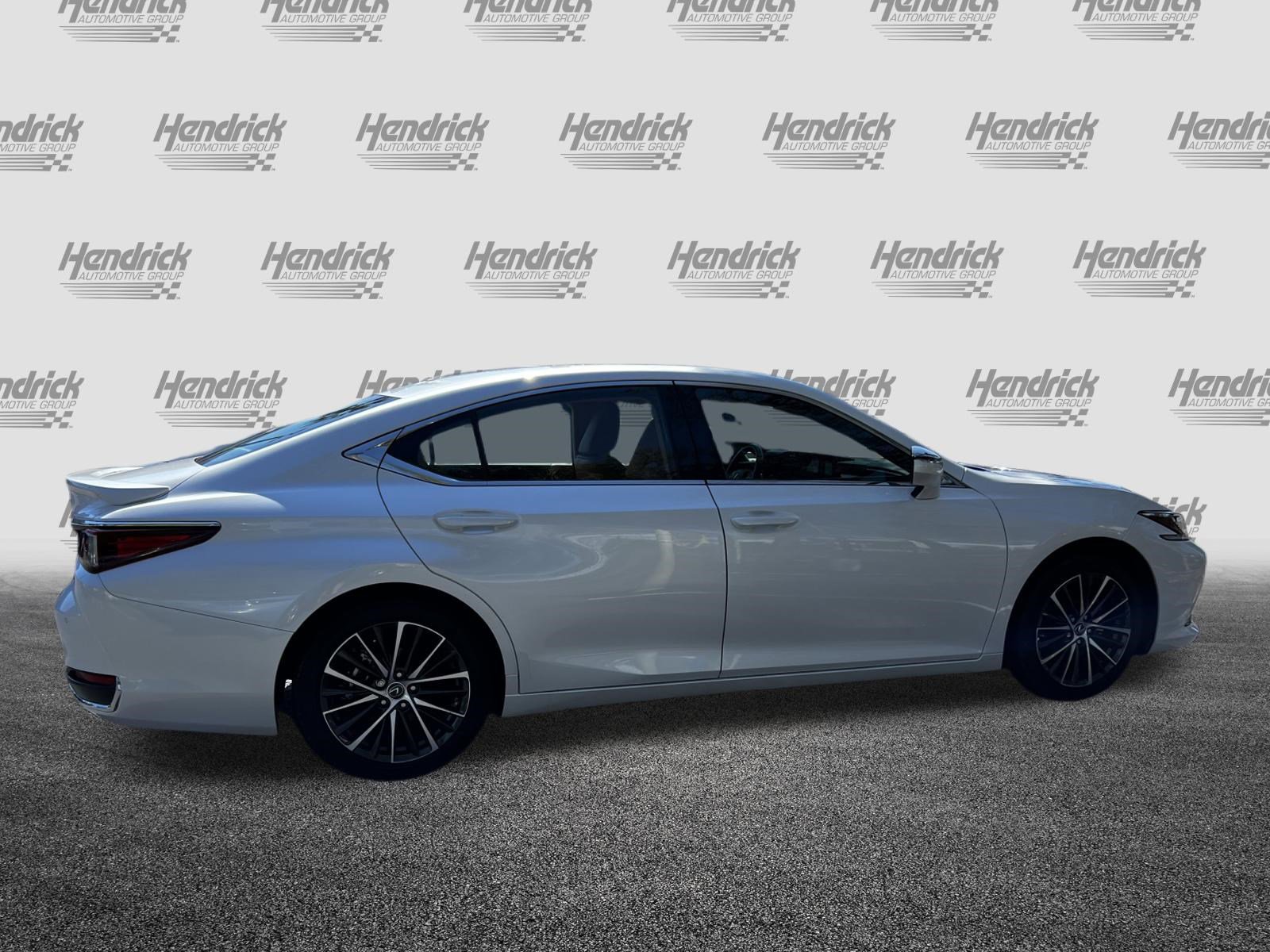 Certified 2025 Lexus ES 300h w/ Premium Package image 10