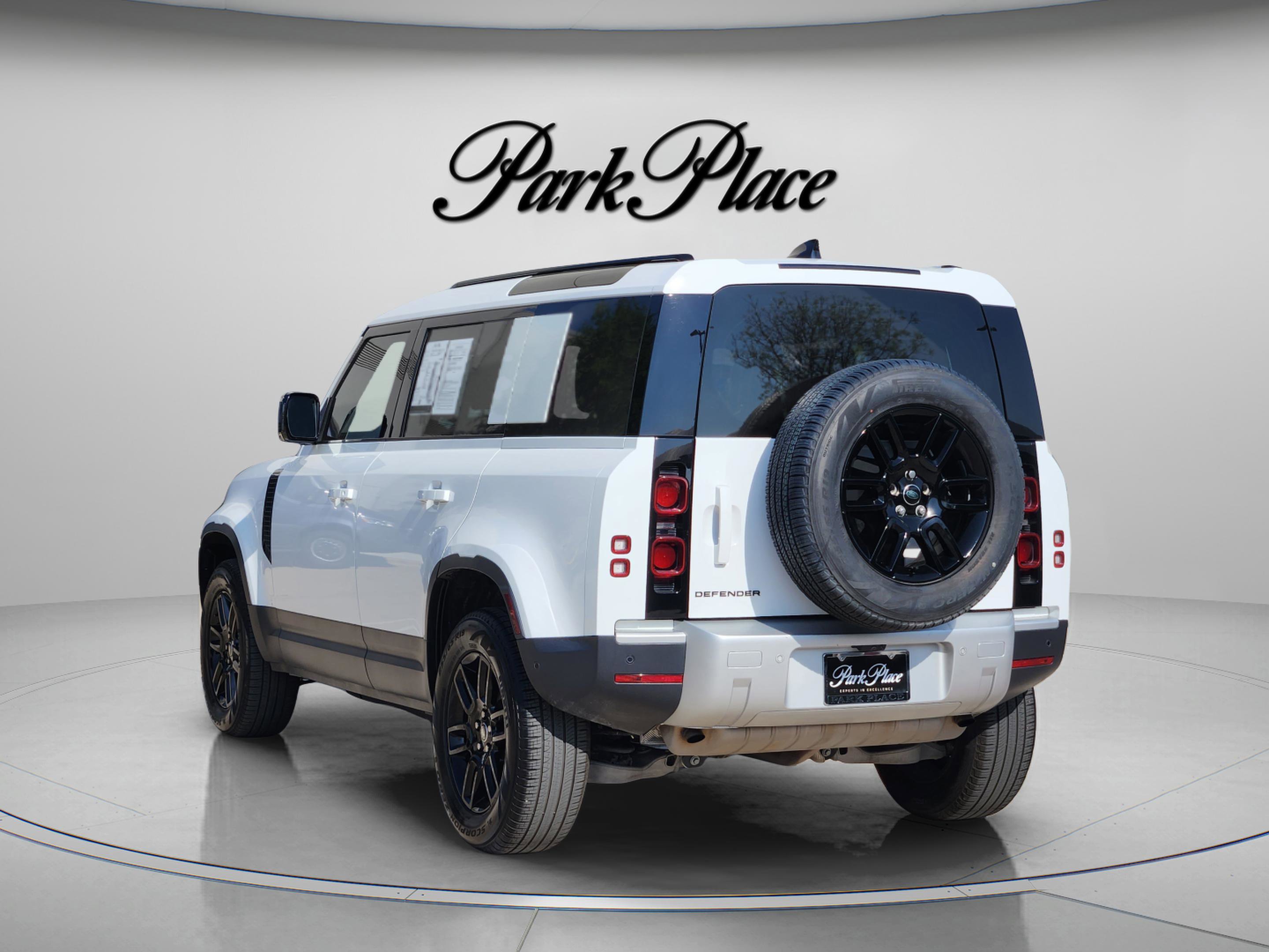 Used 2025 Land Rover Defender 110 S image 3