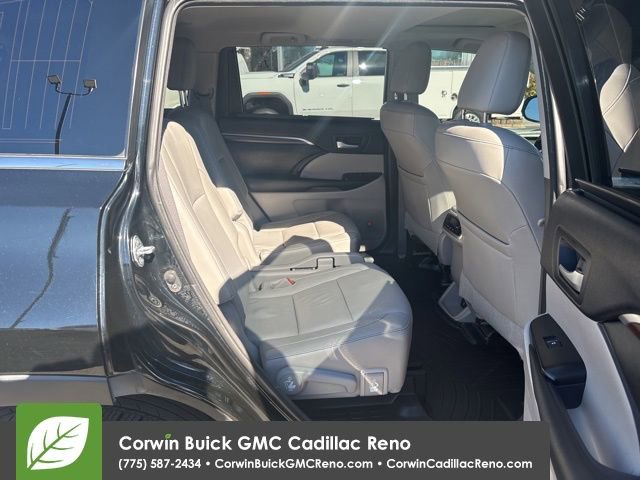 Used 2015 Toyota Highlander Limited w/ Driver Technology Package image 30