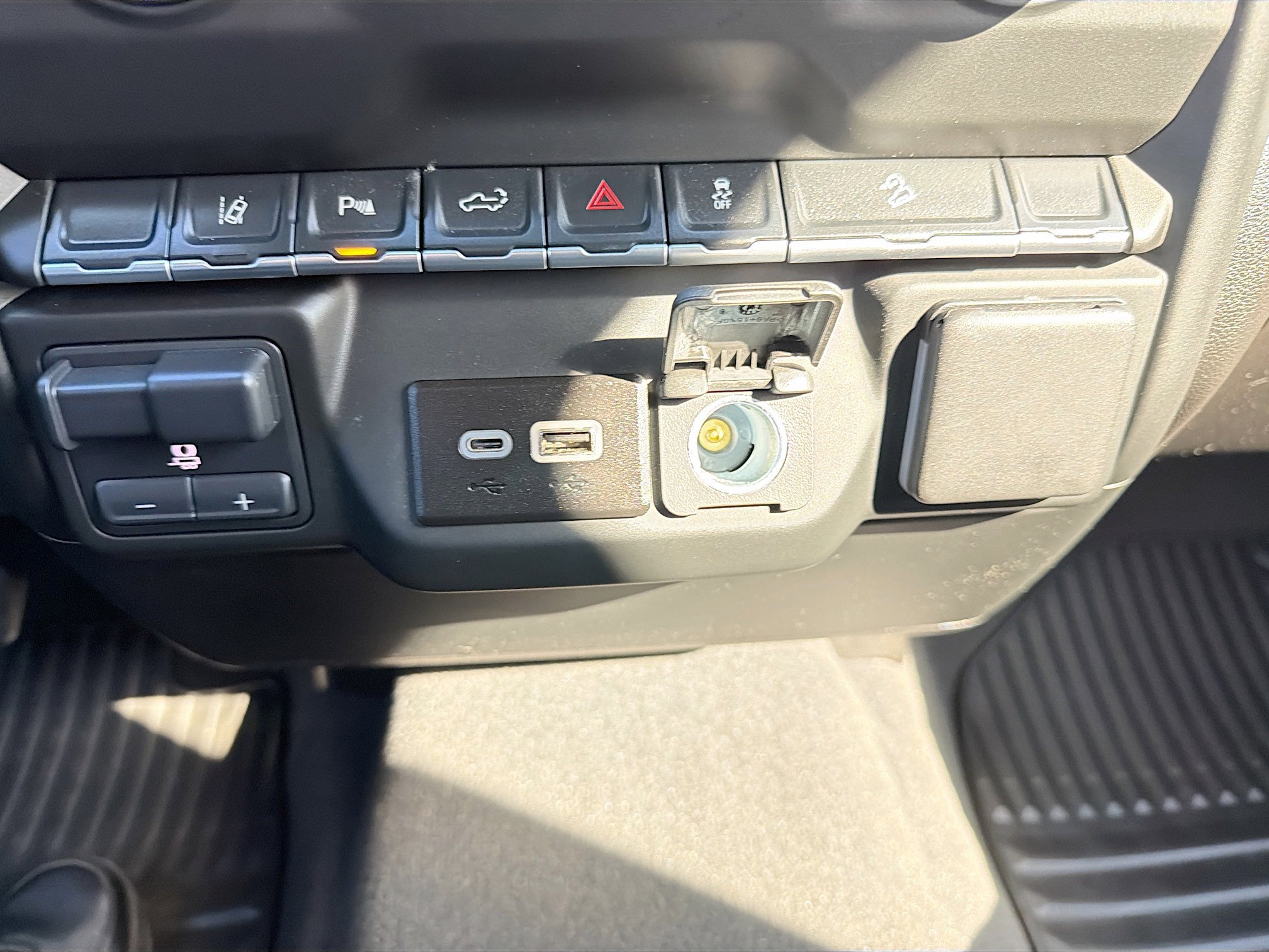 Used 2025 Chevrolet Silverado 2500 Custom w/ Custom Value Package image 29