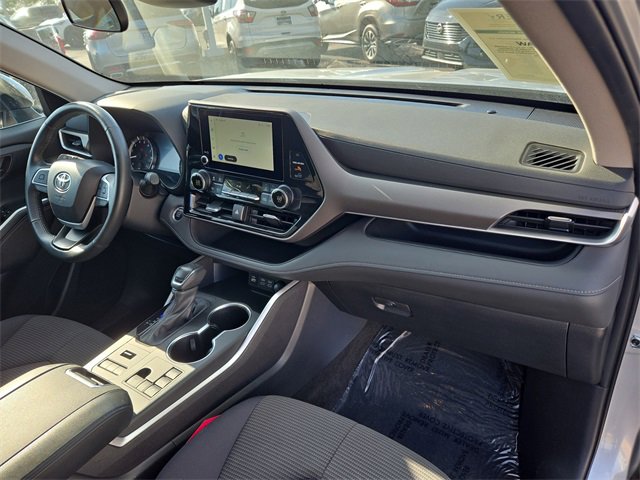 Used 2024 Toyota Highlander LE image 16