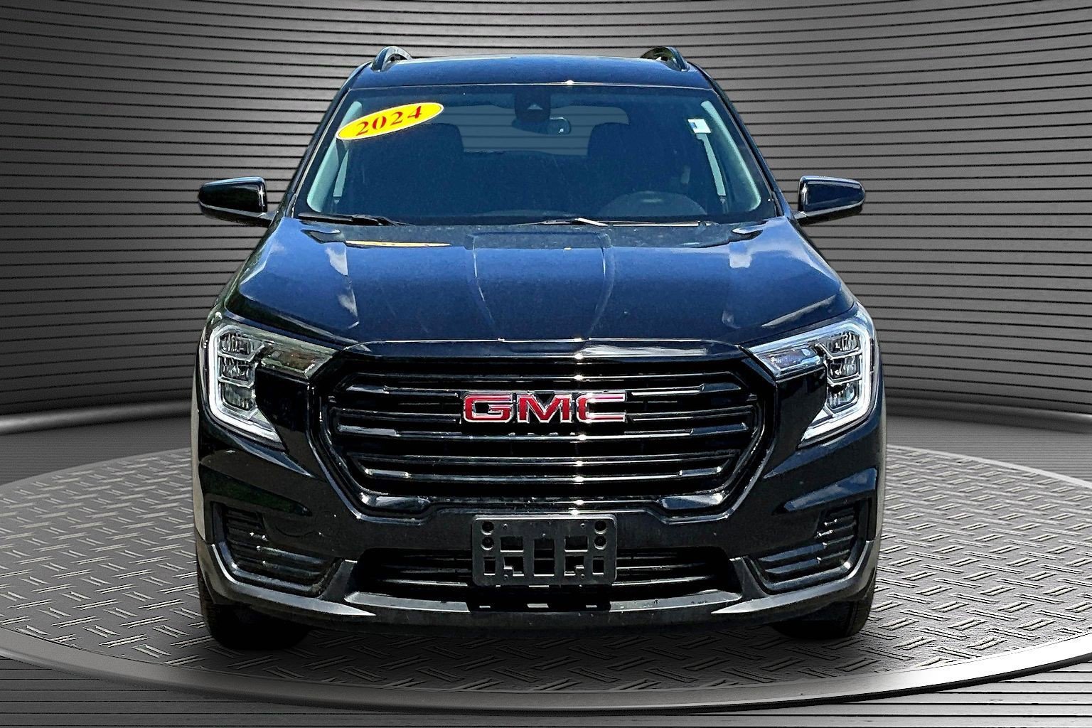 Used 2024 GMC Terrain SLE w/ Driver Convenience Package AWD/4WD image 2