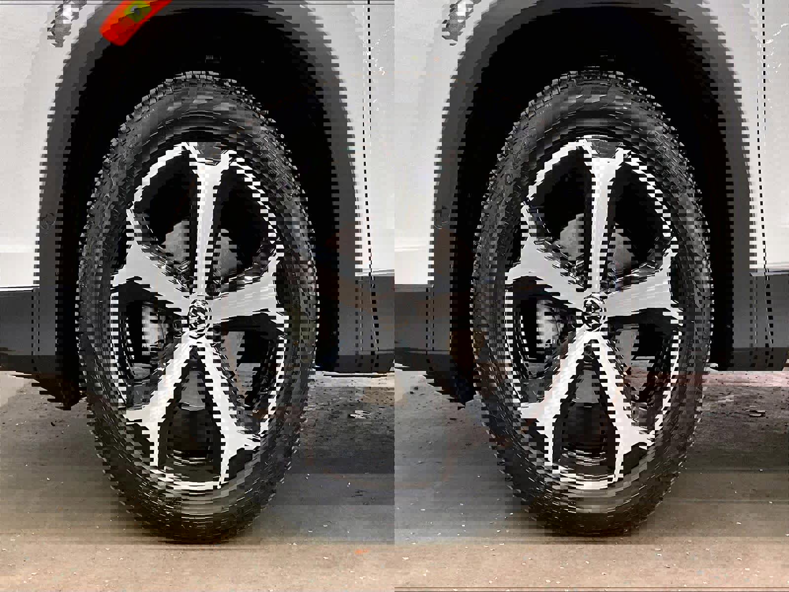 Certified 2025 Volkswagen Tiguan SE FWD image 11