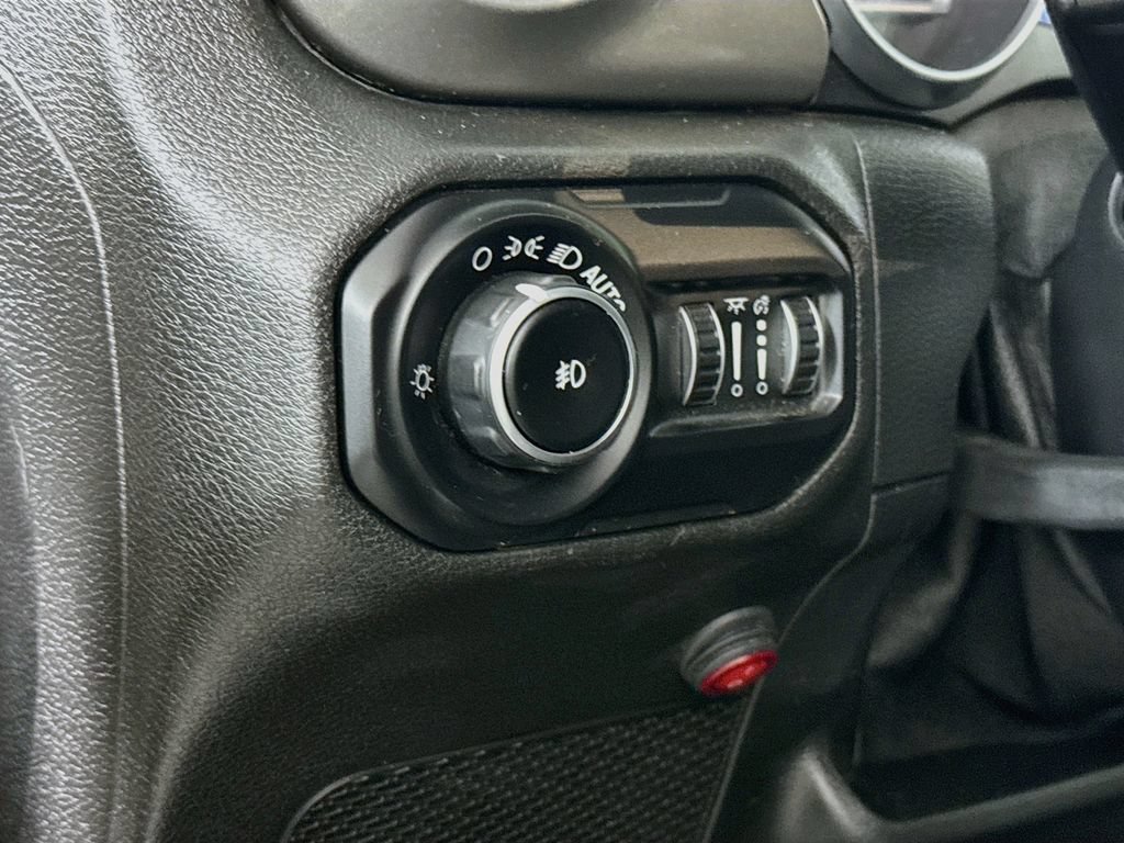 Used 2020 Jeep Wrangler Unlimited Sahara AWD/4WD image 18