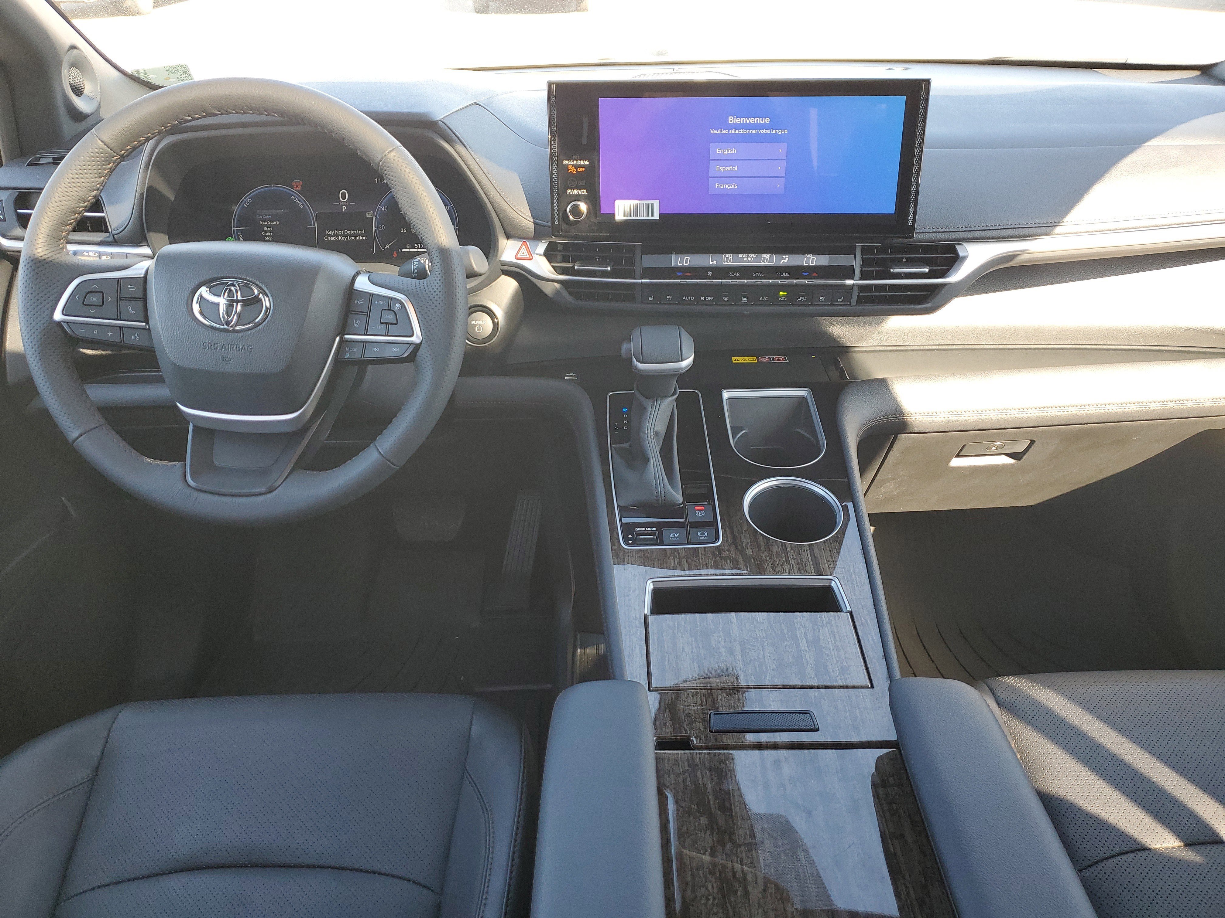 Used 2025 Toyota Sienna Limited image 16