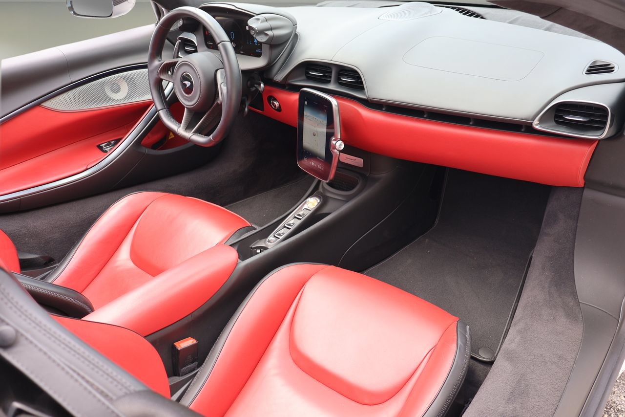 Used 2025 McLaren Artura Spider RWD image 15