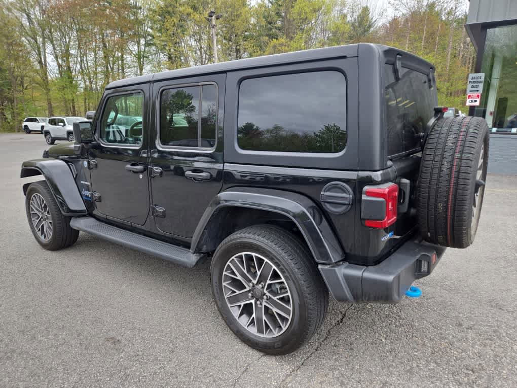 Used 2023 Jeep Wrangler Unlimited Sahara w/ Cold Weather Group AWD/4WD image 6