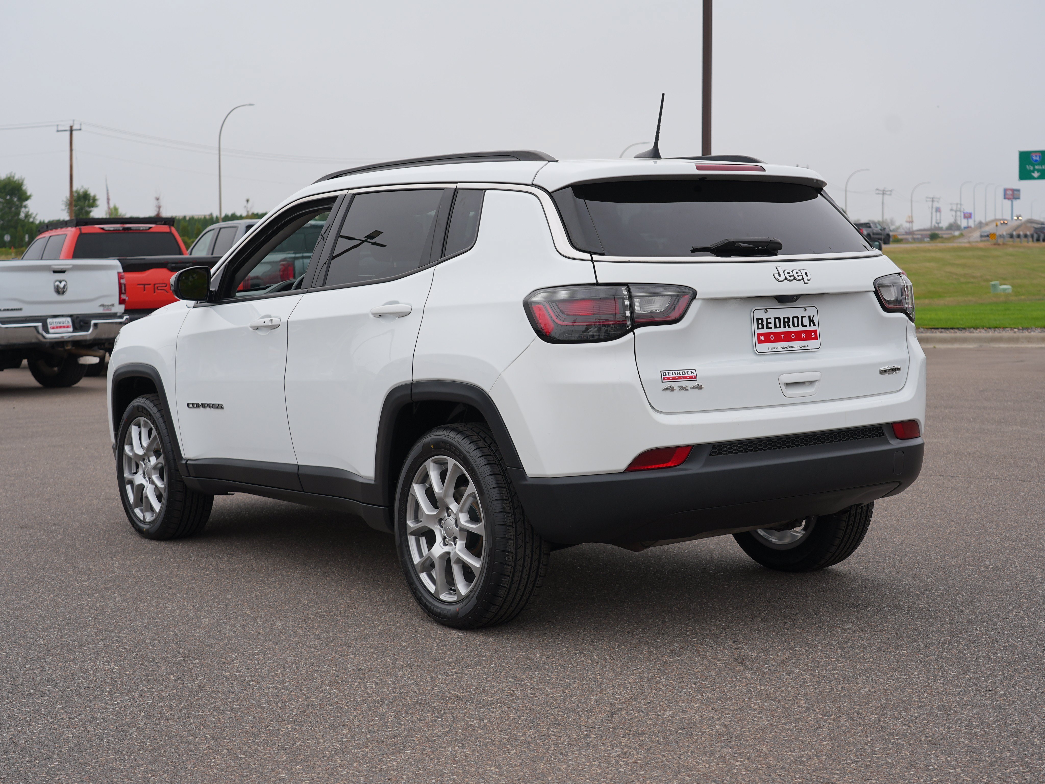 Used 2022 Jeep Compass Latitude w/ Sun and Sound Group AWD/4WD image 5