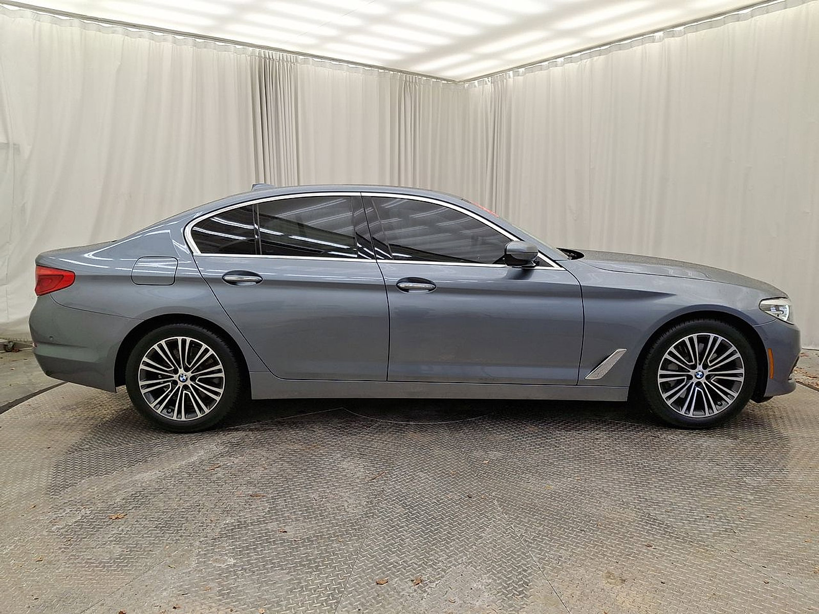 Used 2017 BMW 530i xDrive image 26