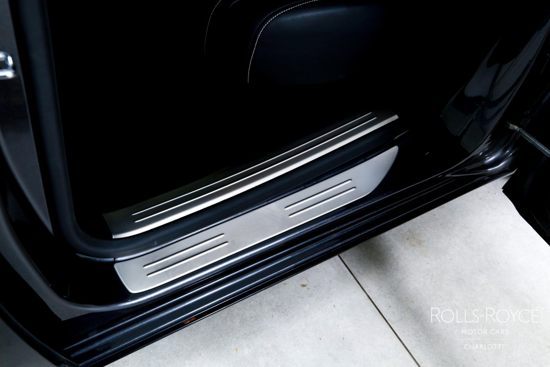 Used 2015 Rolls-Royce Ghost image 22