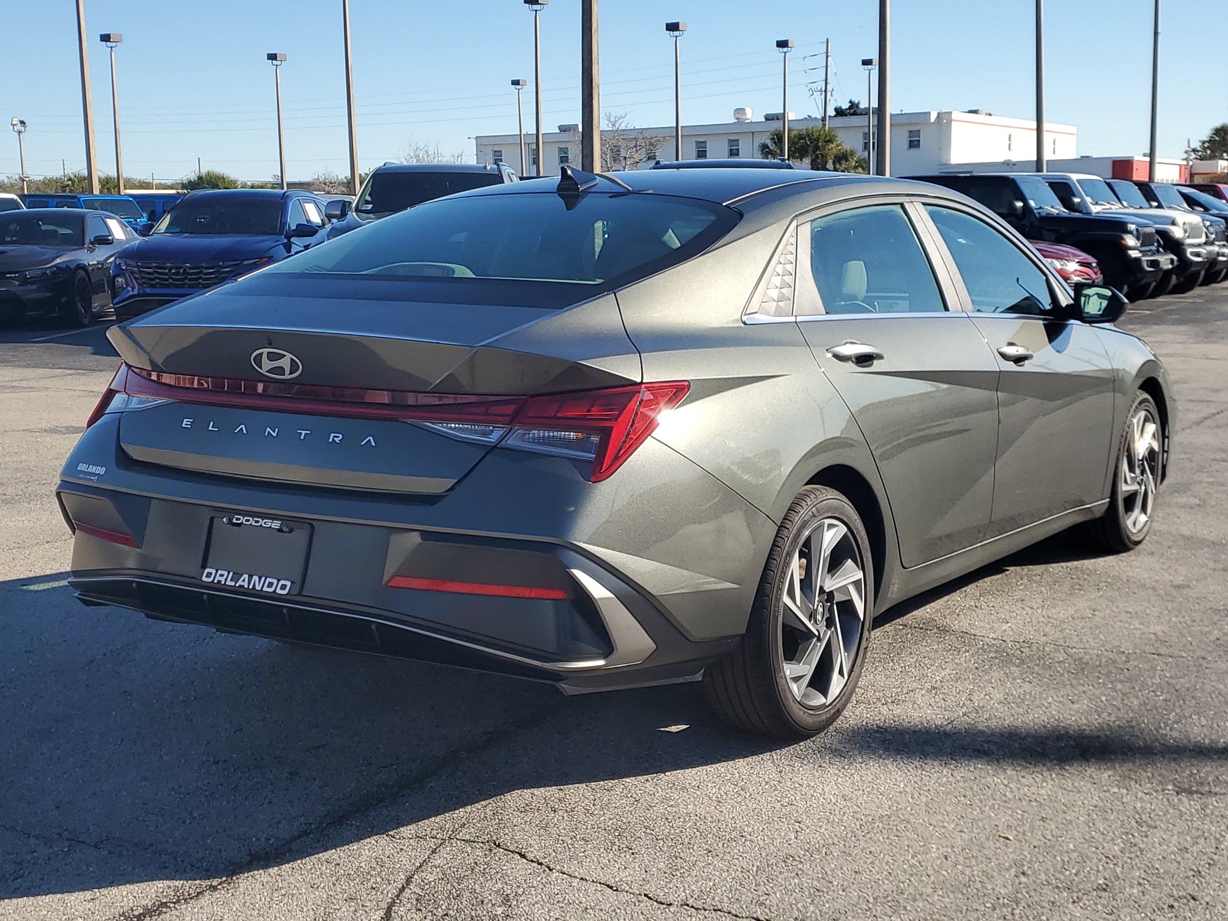 Used 2025 Hyundai Elantra SEL image 8