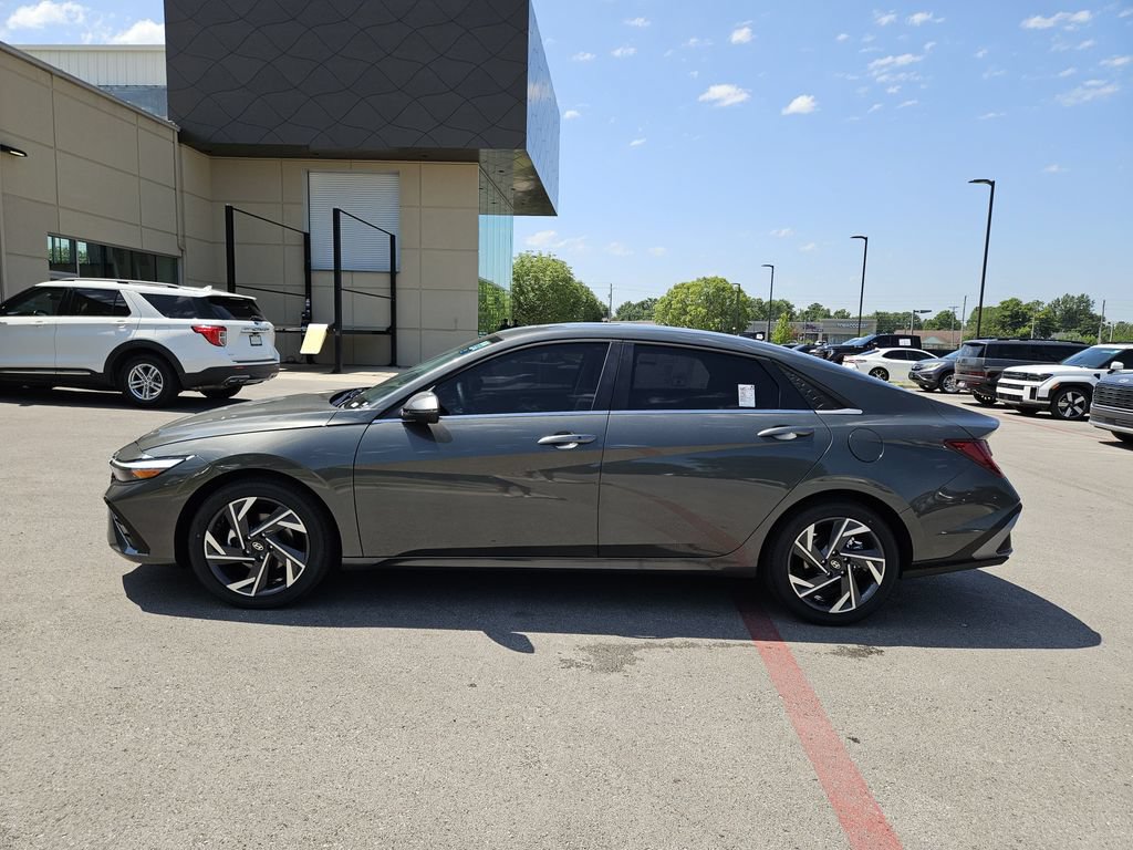 New 2026 Hyundai Elantra Limited FWD image 4
