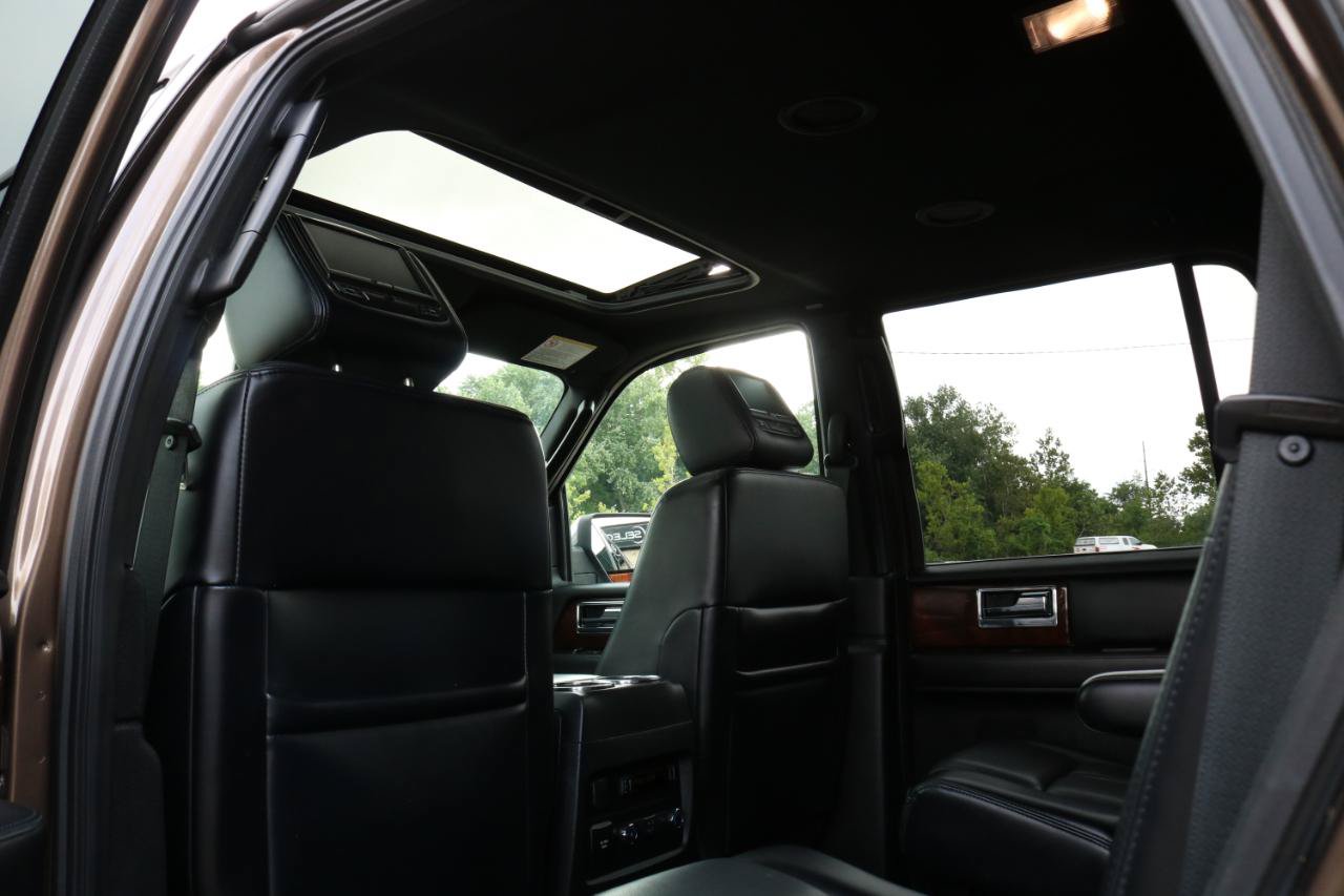 Used 2017 Lincoln Navigator Select AWD/4WD image 36