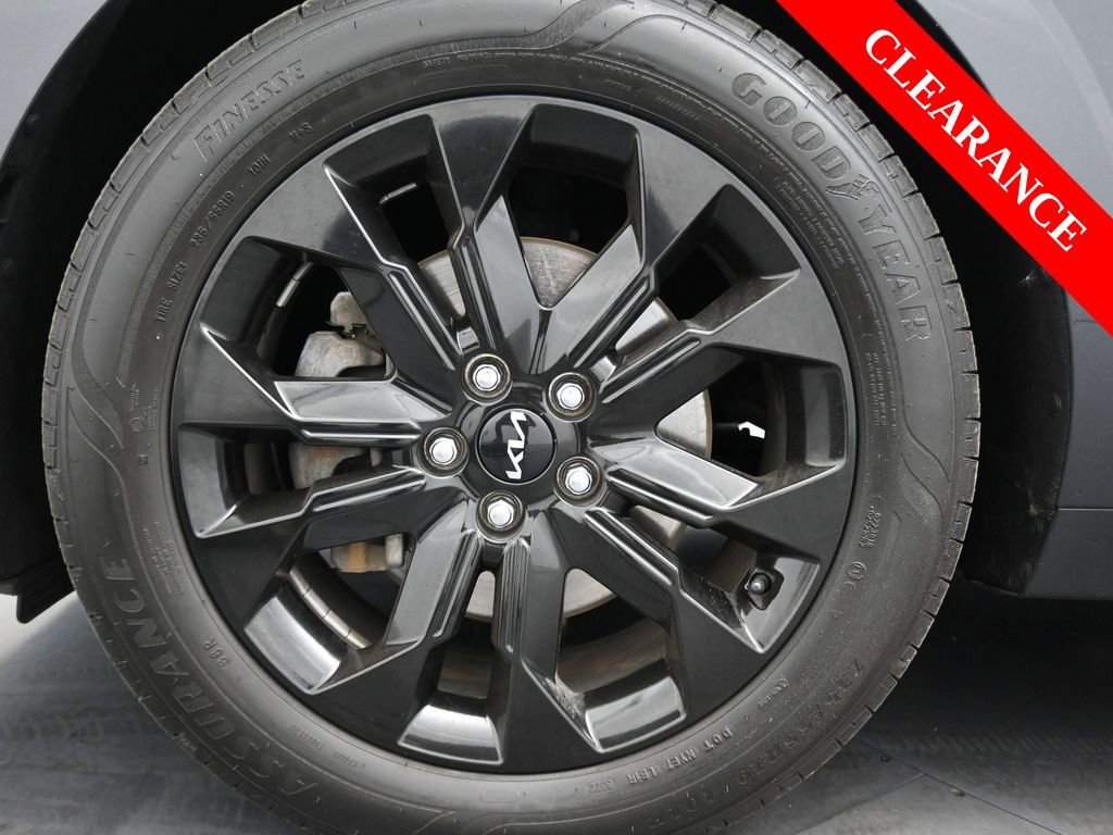 Used 2023 Kia Carnival SX Prestige image 40