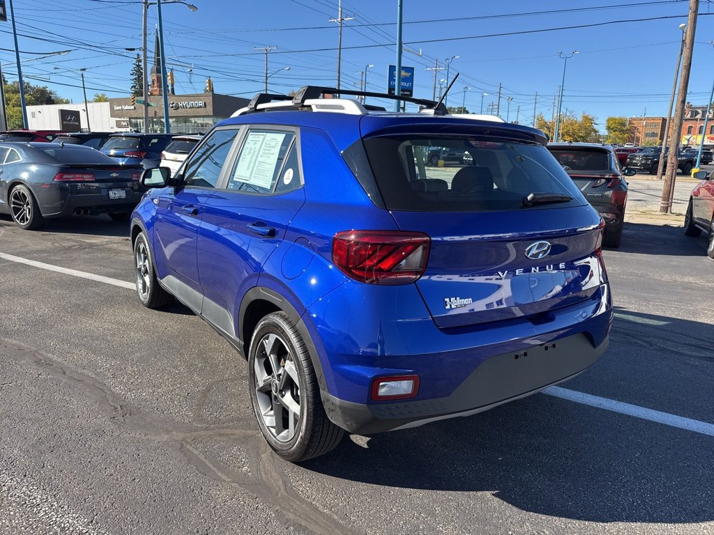 Used 2023 Hyundai Venue Limited image 5