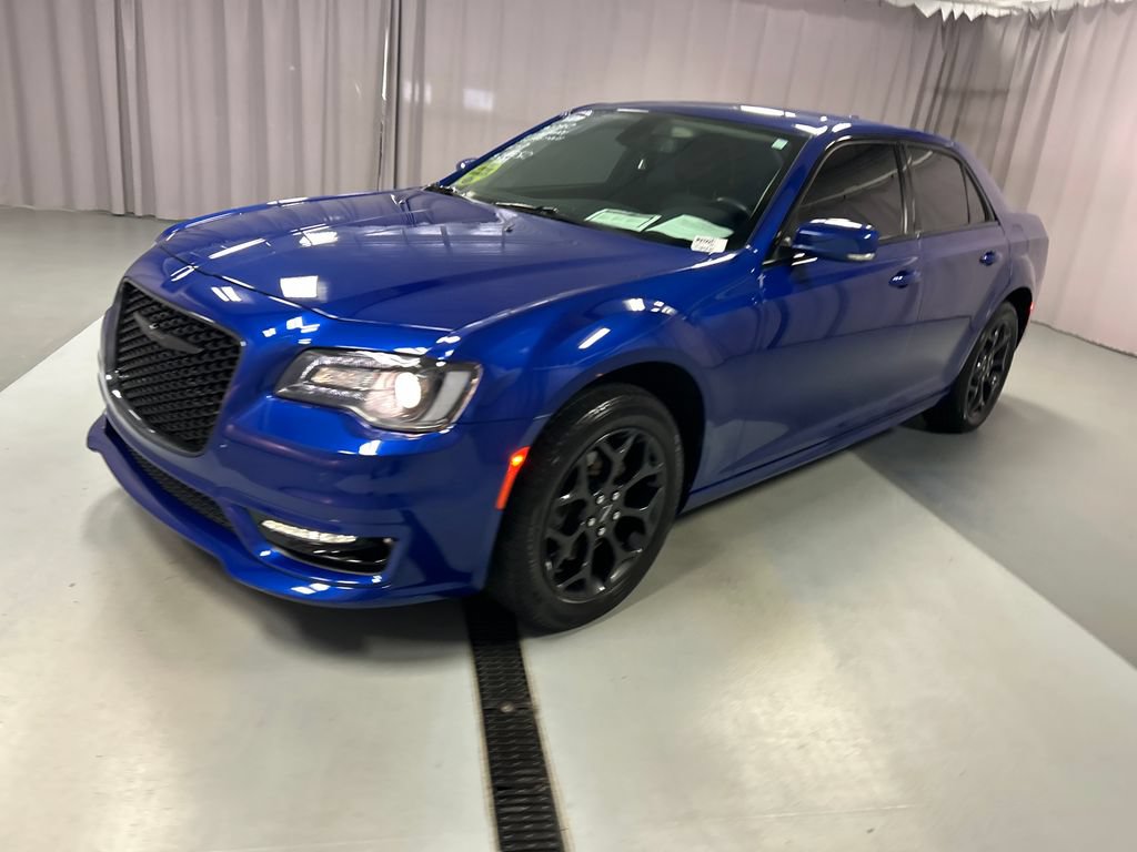 Used 2021 Chrysler 300 Touring L AWD/4WD video 3