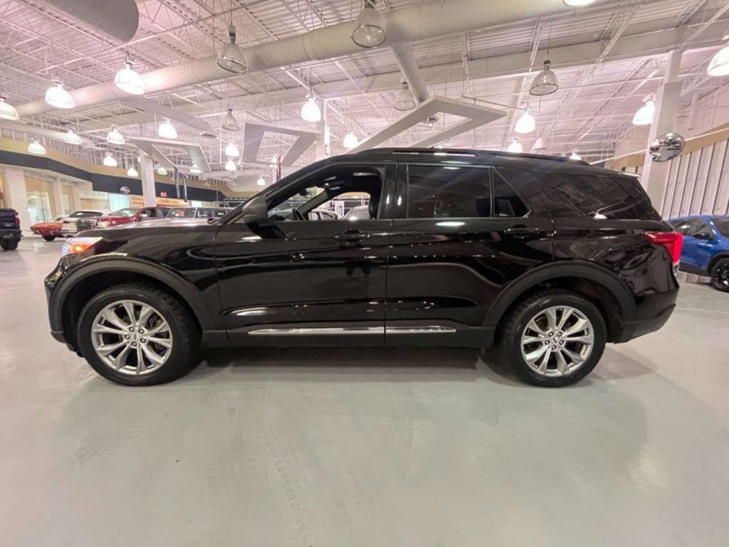 Used 2020 Ford Explorer XLT w/ Equipment Group 202A AWD/4WD image 3