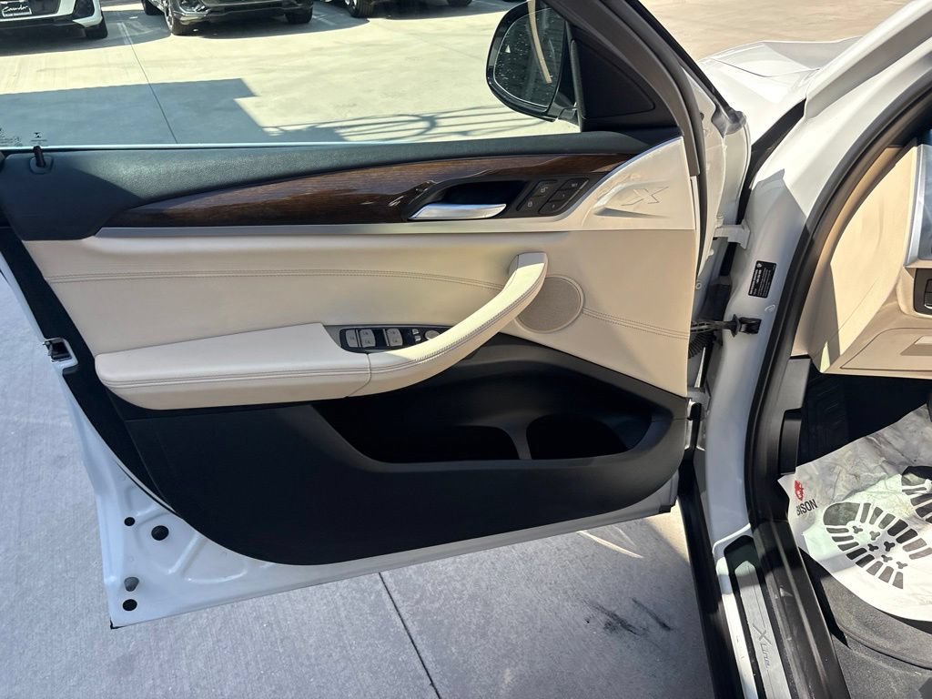 Used 2021 BMW X4 xDrive30i AWD/4WD image 10