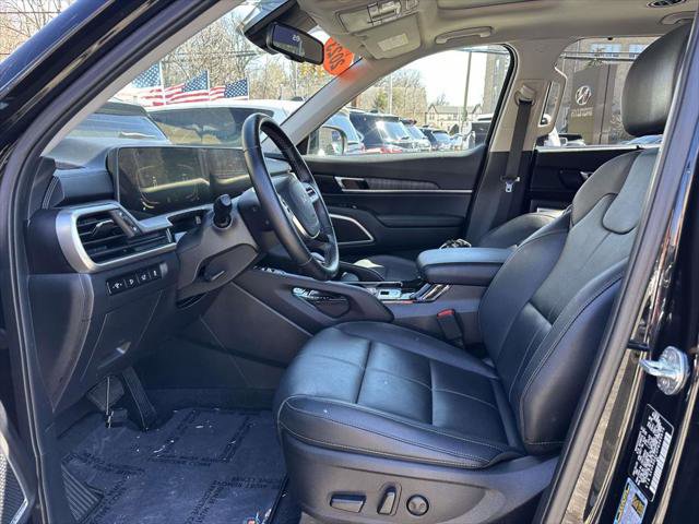 Used 2023 Kia Telluride EX w/ EX Captain's Chair Package AWD/4WD image 14
