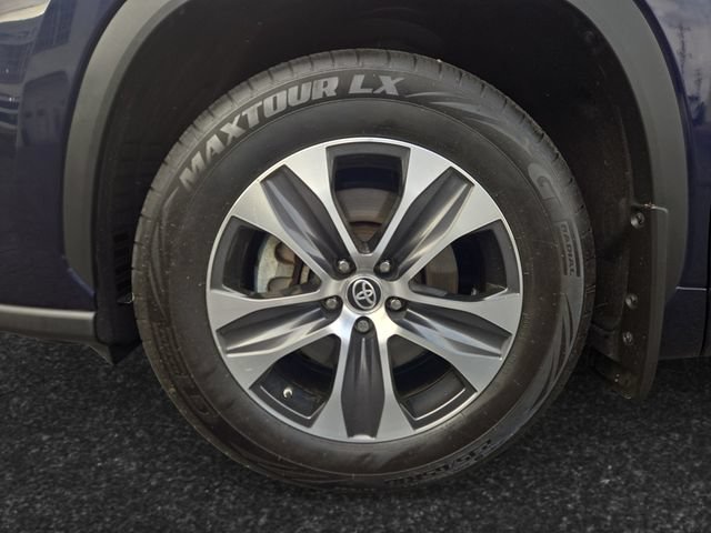Used 2023 Toyota Highlander XLE FWD image 4