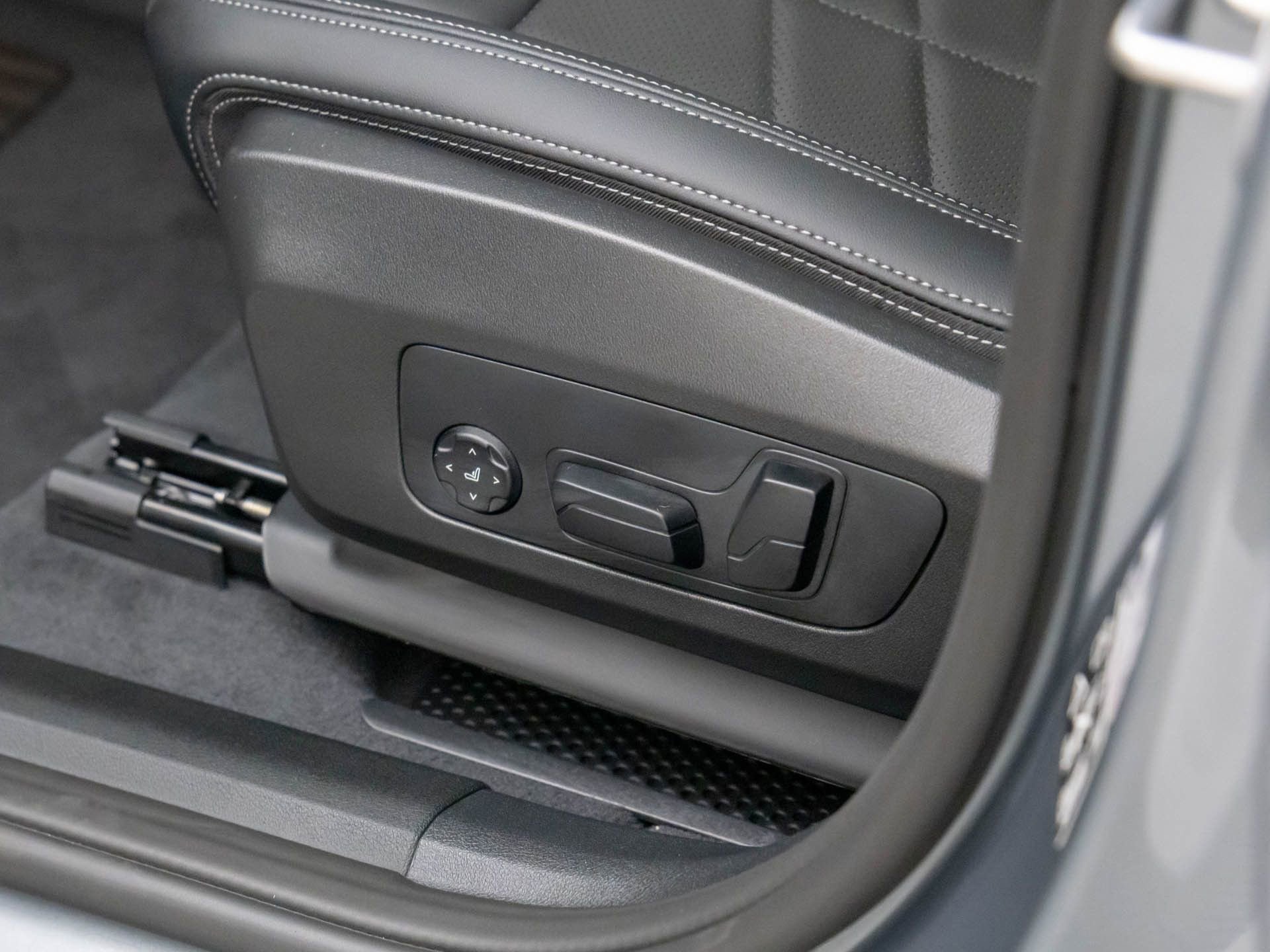 New 2026 BMW X2 xDrive28i w/ Technology Package image 14