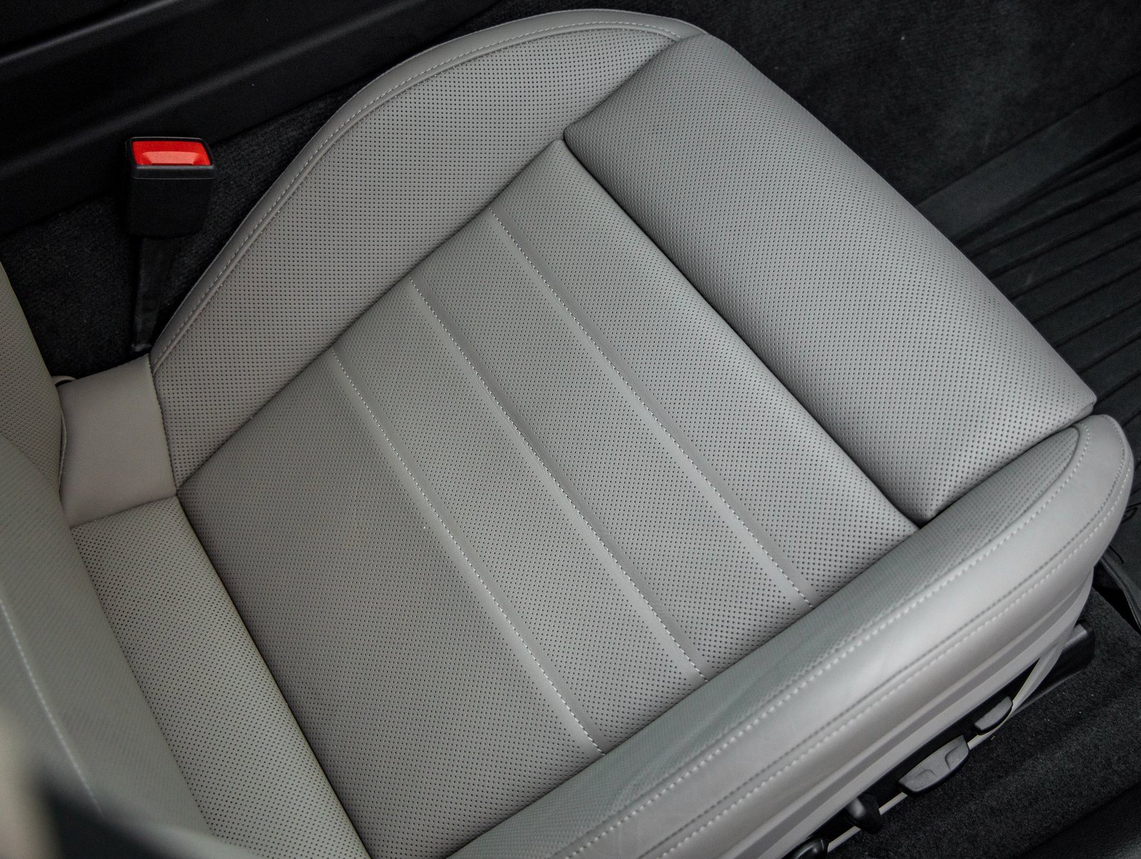 Certified 2025 Porsche Panamera 4 image 42