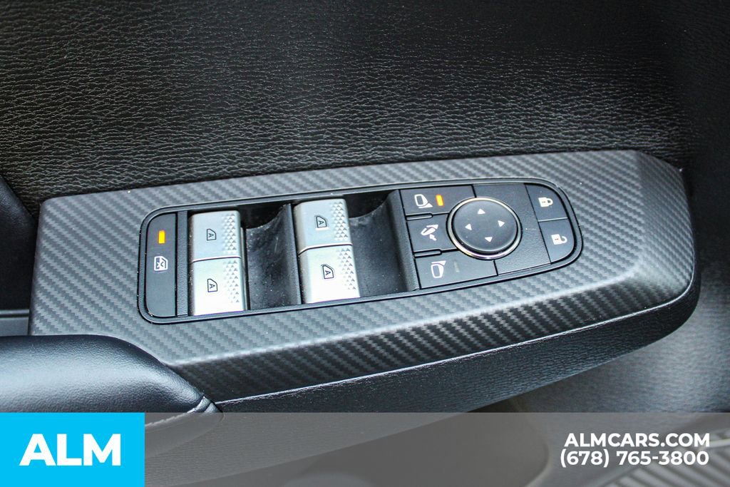 Used 2025 Mitsubishi Outlander SE image 43