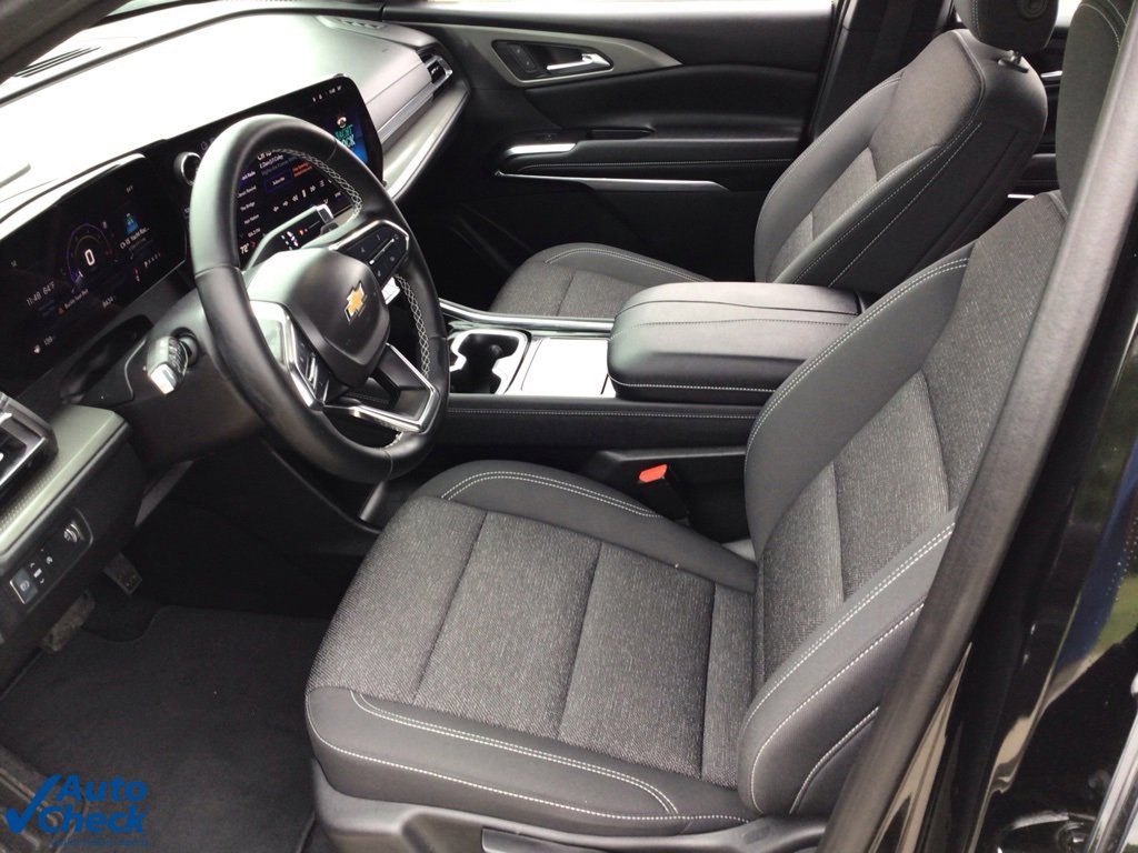 Used 2024 Chevrolet Traverse LS image 7