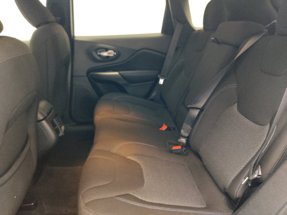 Used 2020 Jeep Cherokee Latitude FWD image 18