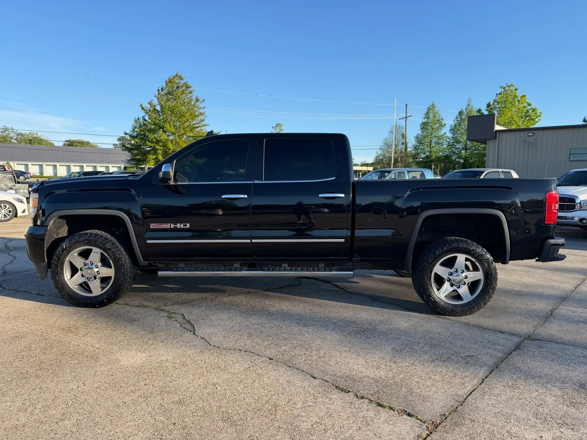 Used 2017 GMC Sierra 2500 SLT w/ All Terrain HD Package image 2