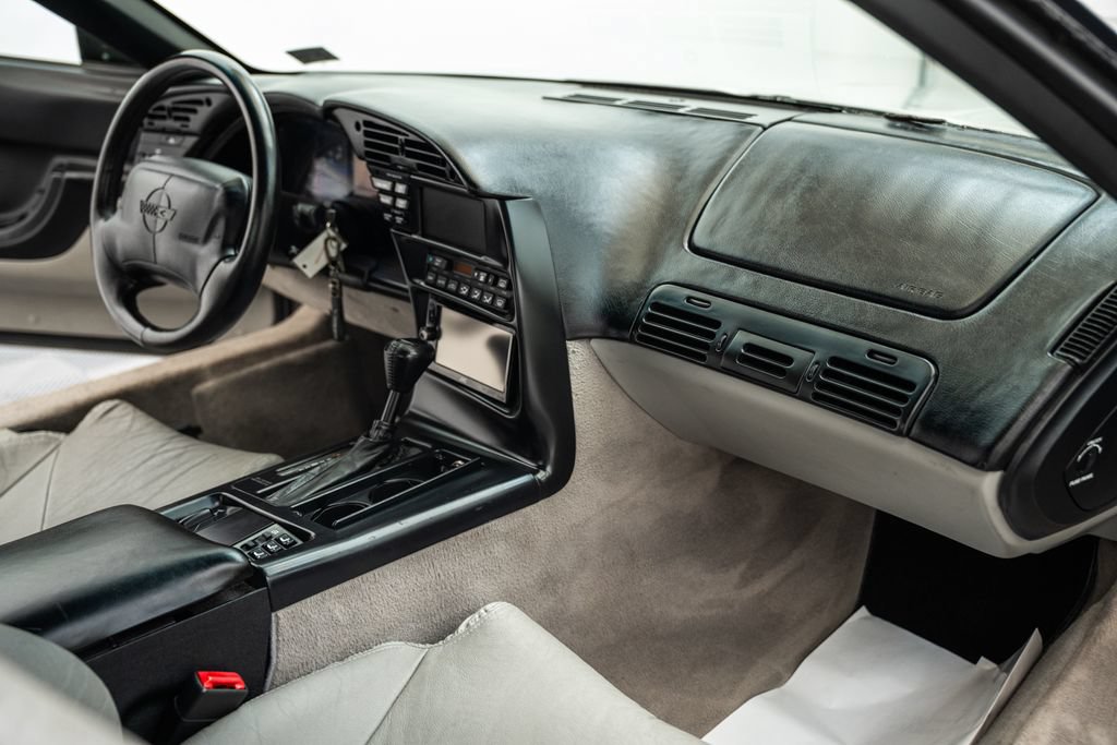 Used 1996 Chevrolet Corvette Coupe RWD image 23