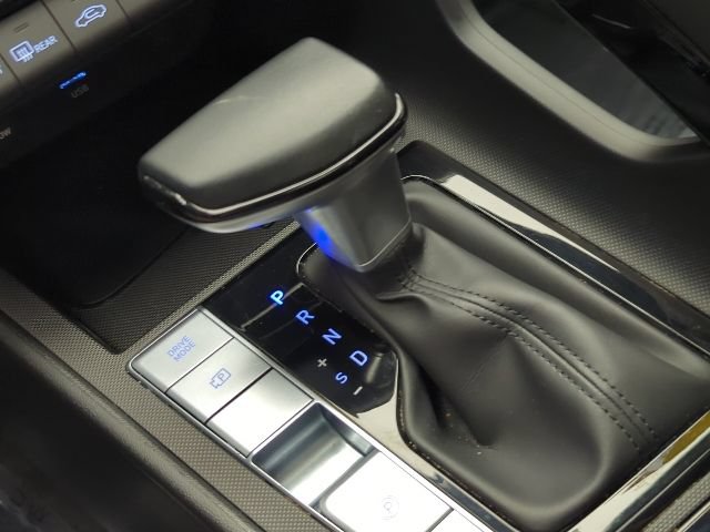 Used 2025 Hyundai Elantra SEL FWD image 21