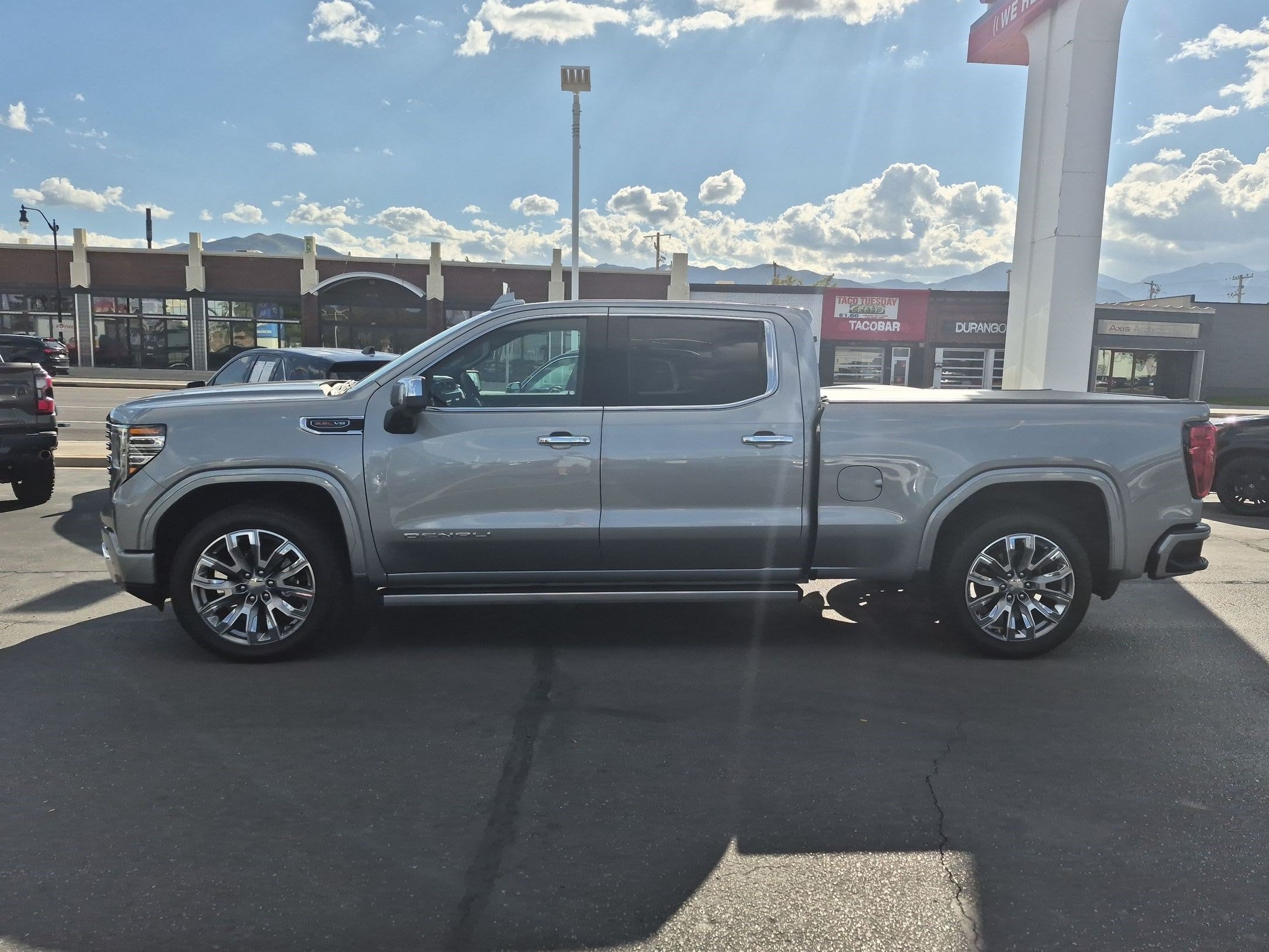 Used 2026 GMC Sierra 1500 Denali w/ Denali Reserve Package AWD/4WD image 9