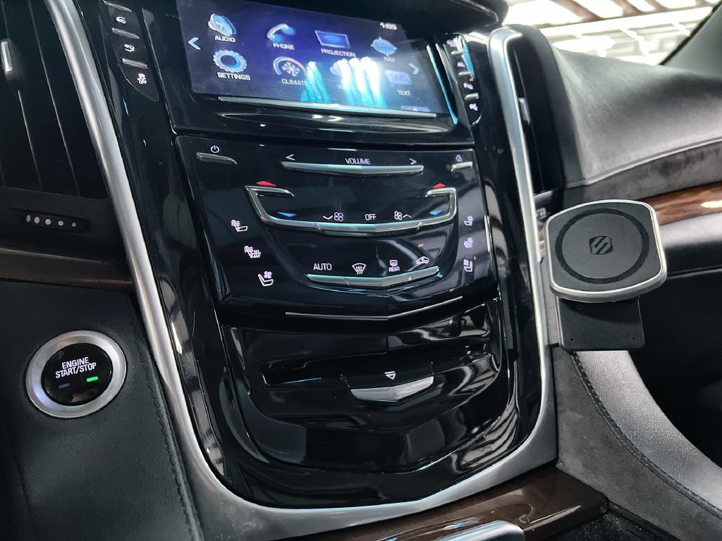 Used 2019 Cadillac Escalade Luxury RWD image 38