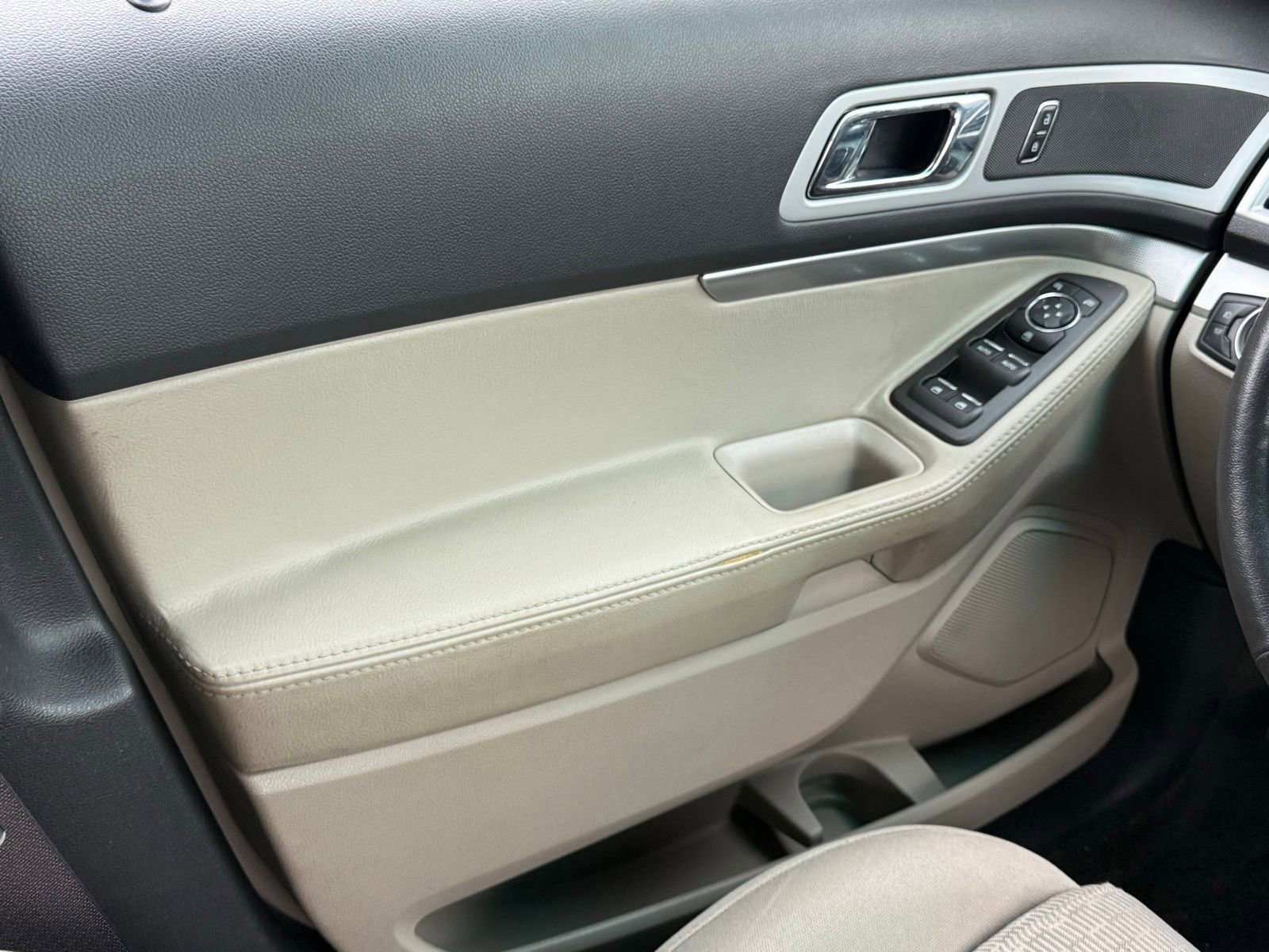 Used 2015 Ford Explorer XLT w/ Equipment Group 201B image 31