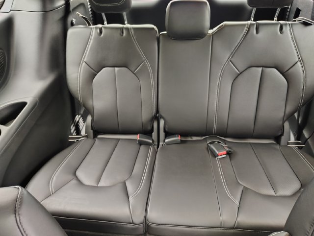 New 2026 Chrysler Pacifica Select AWD/4WD image 35